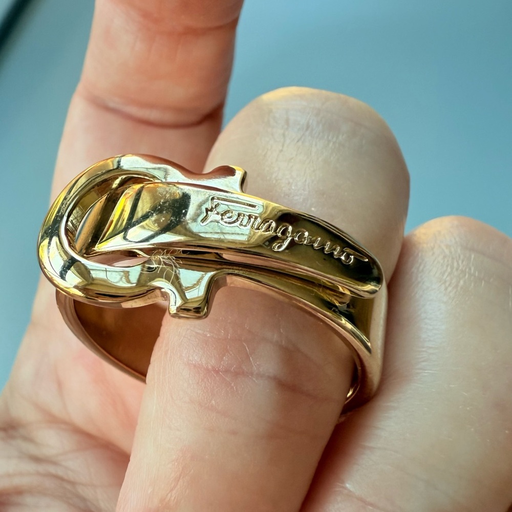 Salvatore Ferragamo SCARF RING, Authentic, Belt design, gold. - Picture 2 of 8